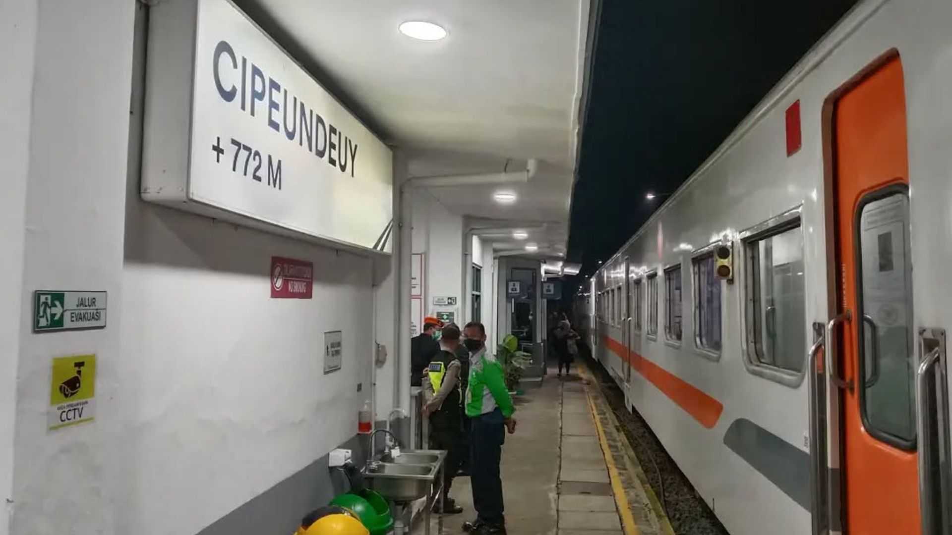 Tertinggi ke-3 di Indonesia! Inilah Pesona Stasiun Cipeundeuy yang Menjadi Penjaga Jalur Ekstrem Garut
